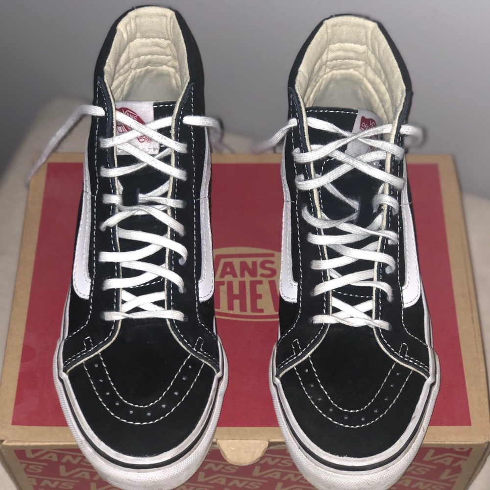 Black/White Vans Sk8-Hi size 6.5